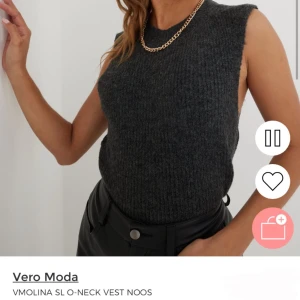 Stickad väst - Jag säljer min mörkgråa stickade väst ifrån Vero Moda i storlek Medium. Den är aldrig använd utan endast testad 1 gång, men lappen är borttagen och kan därför inte lämna tillbaka. Köpte den för 279kr. Kom privat för fler bilder💗