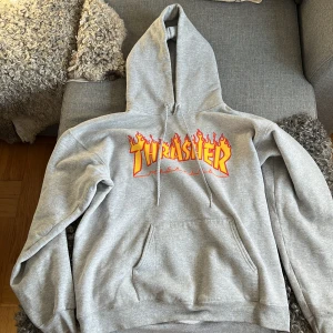 Thrasher hoodie  - Använt ett fåtal gånger och ser helt ut som ny 