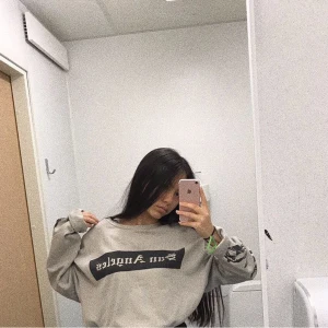 Oversize sweater - Säljer min as fina tröja ❤️ köpte den för 350 kr från HM men har använt den nu ett tag så säljer den för 150 kr :) 