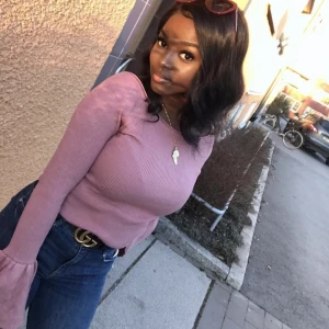 Rosa flare armad tröja - Har inte på mig den längre.