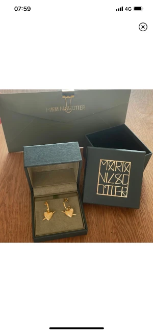 Maria Nilsdotter  - Säljer 1 av mins tuvvstar örhängen❤️