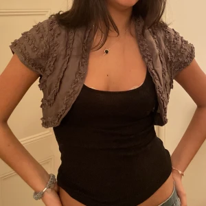 Supersnygg kort topp!!!!💖🫣🫣 - Perfekt festtopp som är i mycket fint skick! Storlek 38