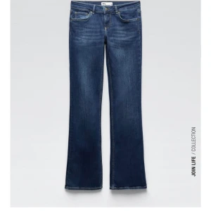 JEANS ZW THE LOW RISE BOOTCUT, Zara  - Storlek 38, använt högst 4 gånger säljer  pga att de är för stora 