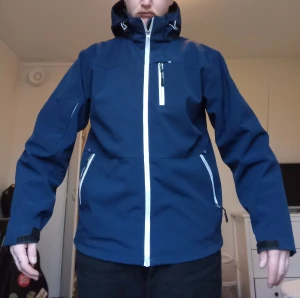 Jacka från Matterhorn st L - Hej en blå Jacka från Matterhorn mycket bra skick 