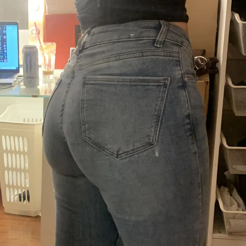 jeans från mango 💖 jag är 168cm för referens. Jeans & Byxor.
