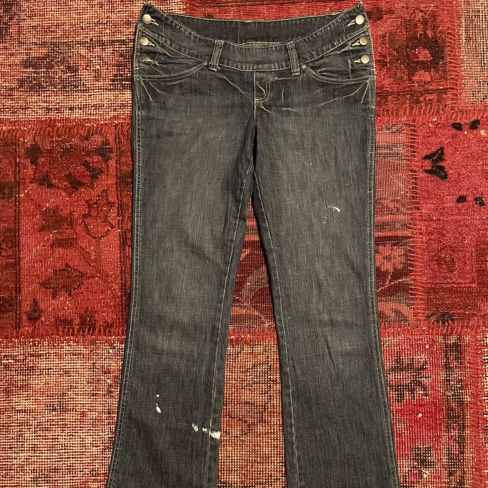 Vita Jeans med Broderade Detaljer - Fjärilar & Blommor