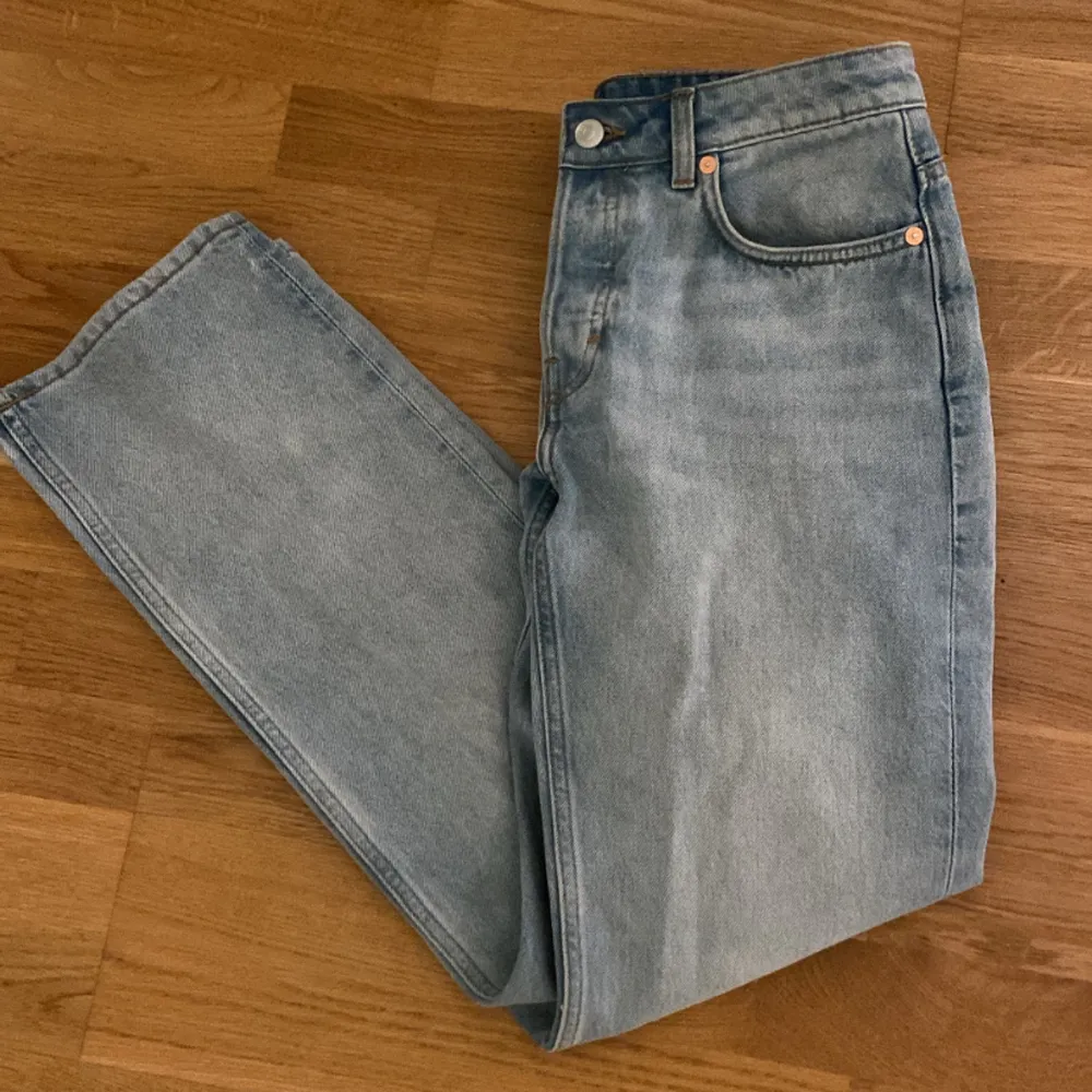 Lågmidjade ljusblåa jeans!. Jeans & Byxor.