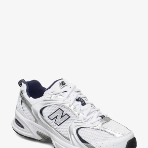 New balance 530 - New balance 530 White/Blue  Storlek 38 Endast använda två ggr. Kan skickas med lådan om en vill!