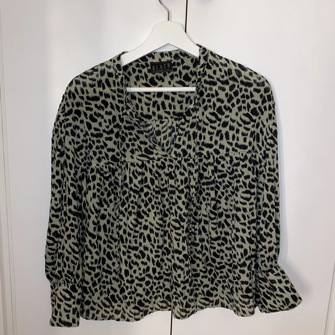 Militärgrön blus strl xs/m