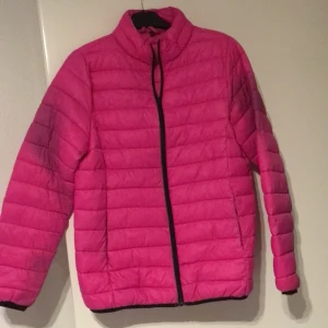 Jacka - Mörknad på ärmarna