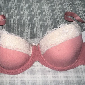 Gina tricot bh utan push 75b - Gina tricot bh utan push 75b aldrig använd med prislapp kvar