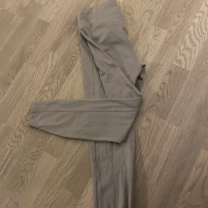 Beiga tights från stronger - Beiga tights aldrig använda från stronger. 