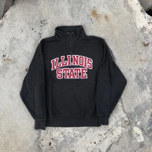 1/4 Zipper🌱🌱 - Toppen skick, inga anmärkningar. Storlek XS och passar true to size. Hör av dig om du undrar något! 🌱👌🏻✨