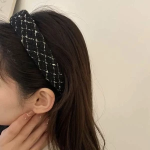 Diadem - Superfint och lyxigt diadem! Knappt använt och säljs pga måste rensa inför flytt🫶🫶✨