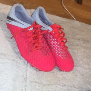 Fotbollsskor  - Storlek 41