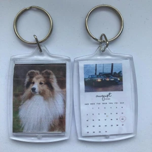 Personlig nyckelring - Personlig nyckelring!  Skicka ett foto du vill ha i nyckelringen. Om du vill ha två olika i samma (olika sidorna) kostar det 60kr istället för 50kr. Gjorda i resin och plast. 3,2 x 5,4cm Frakt tillkommer på 29kr 