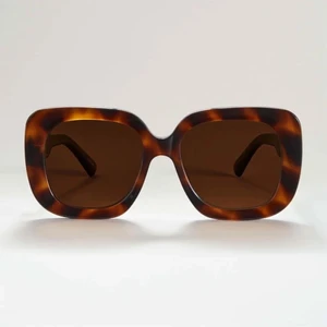 Chimi solglasögon 10 - Kikar intresset på dessa nya Chimi 10 i färgen tortoise🥰🥰 bara att höra av sig vid frågor eller köp❤️