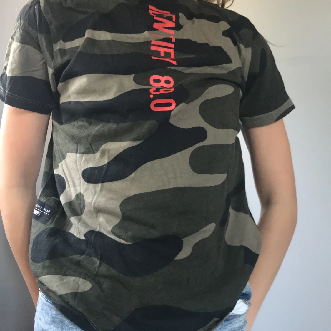 Jag säljer ett två pack med t-shirts! - 90