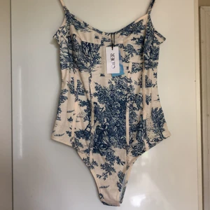 Toile de Jouy Bodysuit strl M - Helt oanvänd bodysuit från CIDER 🌸 Frakt tillkommer 