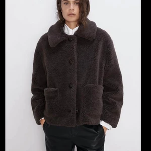 Brun Teddy jacka - Brun Teddy jacka från Zara storlek S