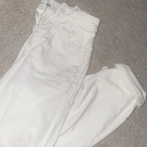 Mom jeans från Zara - Nyskick, får inte på mig de efter graviditeten. 