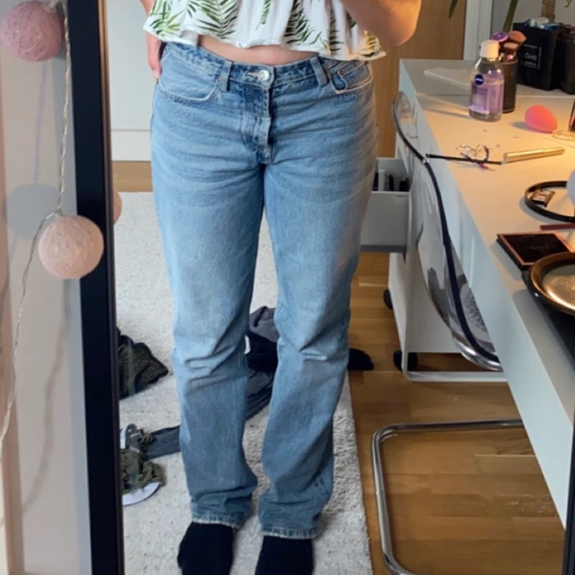 Zara mid-rise jeans  - 90