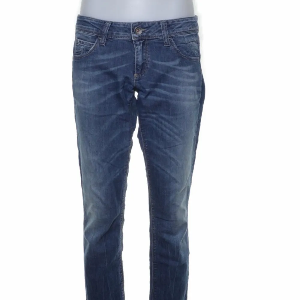 Ett par jättesnygga jeans! Hade behållt om dom inte var för stora!💙💙💙 200kr exkl frakt💞. Jeans & Byxor.