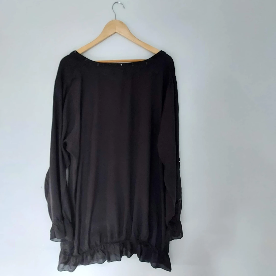 Blus med en ficka och paljetter - 90