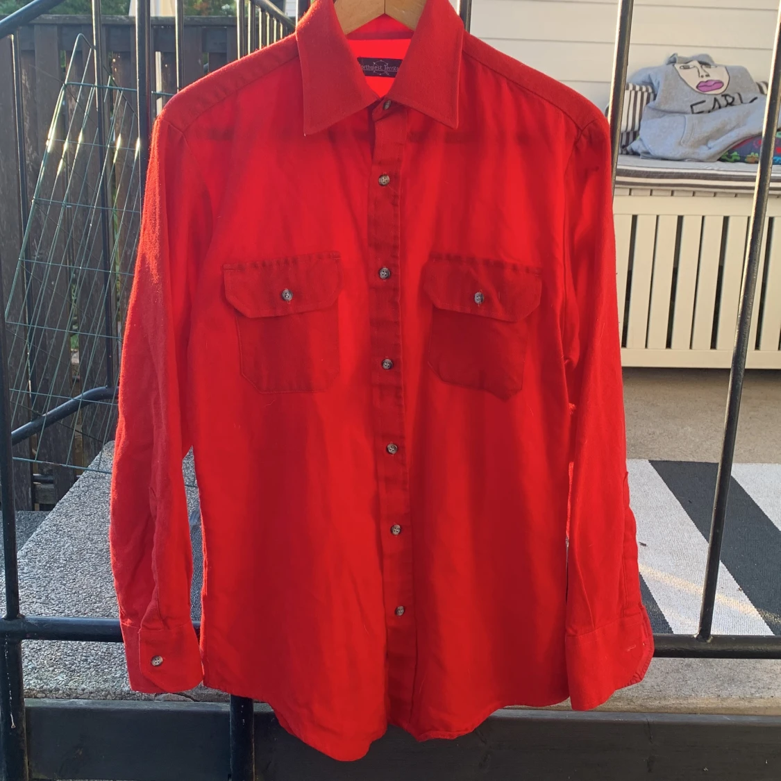 Röd skjorta i skönt material