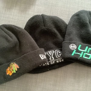 Olika mössor i fint skick.  - Olika mössor i fint skick. One Size. Går att köpa enstaka. Hör av er. 