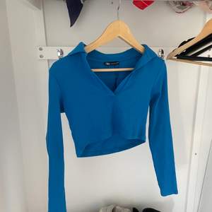 Skitsnygg kort tröja från zara  Jättefin blå färg  Aldrig använd 
