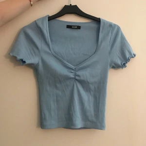 Bikbok topp - En gullig topp från bikbok, använd två gånger💕