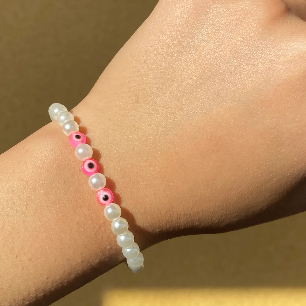  Evil eye Kollektion 🧿 * 25kr per armband exklusive frakt! * Flera olika färger * Vill du ha ett mix-färgat armband? Gärna! Du väljer precis allt. * Köper du 1 armband = 25kr , köper du 2 armband = 45 kr. Accessoarer.