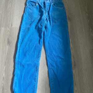 Levis manchesterbyxor  - Midja 82cm Längde 100cm