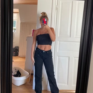 Jeans zara  - Säljer detta lågmidjade jeansen från zara köpta förra sommaren! Säljer pågrund av att dom blivit försmå!💗