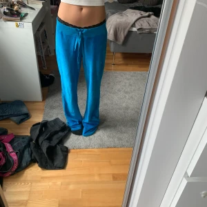 Lågmidjade mjukis - Feta