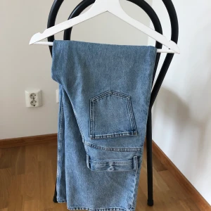 Arket jeans - Höga i midjan, vida. Sparsamt använda. 