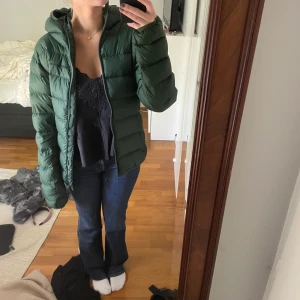 Peak performance jacka - Snygg grön peak performance jacka i nyskick, storlek S 💕