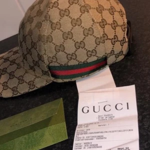 Gucci keps - Gucci keps, säljer då jag behöver pengar till körkort.