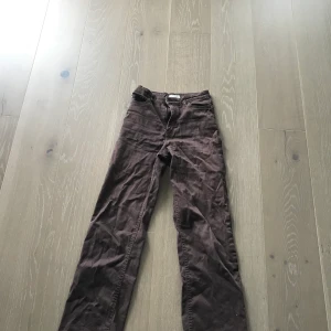Jeans  - Bruna fina jeans från Lindex. Använd ca 15 gånger.