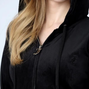 Juicy couture  - Säljer den här super fina juicy kofta då den inte kommer till andvändning längre.andvänd typ 3 gå ger skriv privat för fler bilder eller frågor! pris kan diskuteras!💗