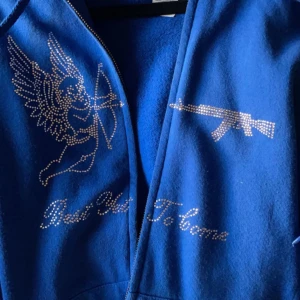 Best yet to come hoodie  - Bra skick, alla diamanter kvar. Köptes från ett EU företag. 