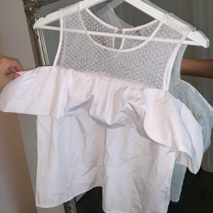 Bluse  - Säljer min fina Bluse. Använd 1 gång, strl xs, pris 120