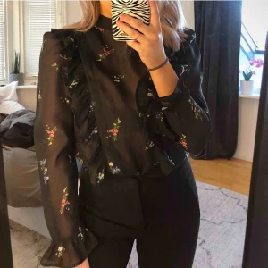 Meshtooo - Säljer denna skitsnygga meshtopp från Hm som inte riktigt kommit till användning! Storlek 36