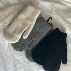 Vantar i ull  - Så så mjuka, passar alla🤩 begränsat antal. 289kr/st 