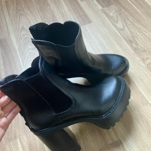 Platåboots - Höstens boots! Knappt använda så i fint skick. Storlek 40 