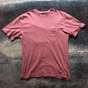 Palace t-shirt (Large) - Säljer denna i bra skick! Använd fåtal gånger. True to size large!