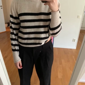 Stickad randig tröja  - Randig tröja, mycket bra skick 