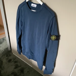 Stone Island sweatshirt - Väldigt bra skick. Växt ur tröjan, storlek M. Pris kan diskuteras 
