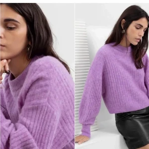 Stickad tröja &other stories  - Stickad tröja från & other stories som knappt är använd. Den är i strl M men passar bra på mig som vanligtvis har S! Kan både skicka och mötas upp. Köparen står för frakten. 